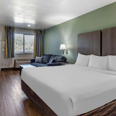 Econo Lodge Portland Airport Екстериор снимка