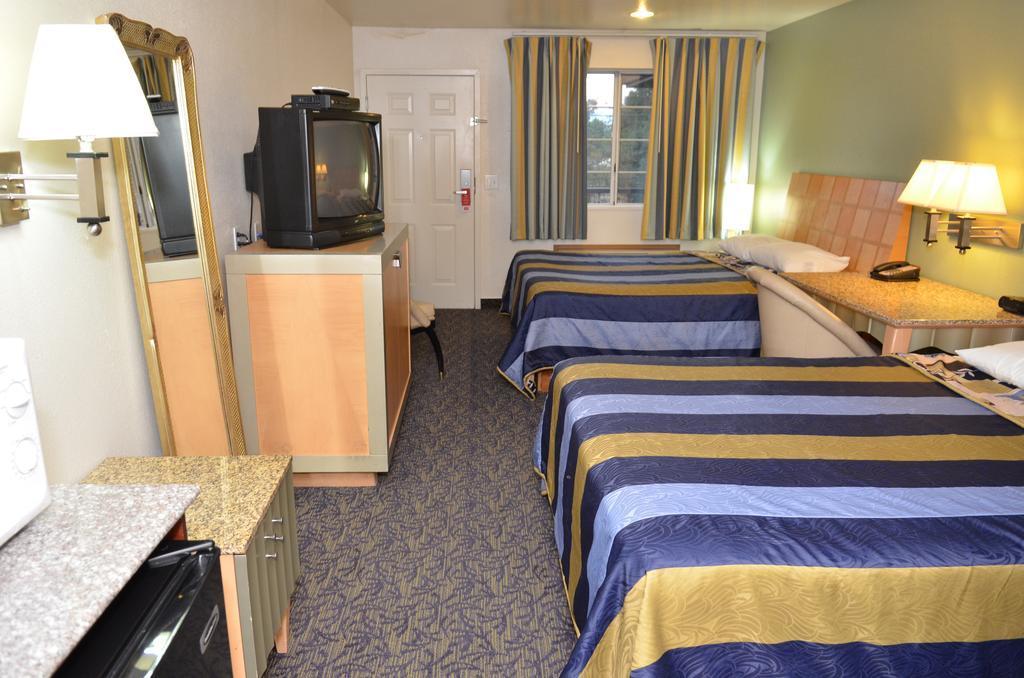 Econo Lodge Portland Airport Екстериор снимка