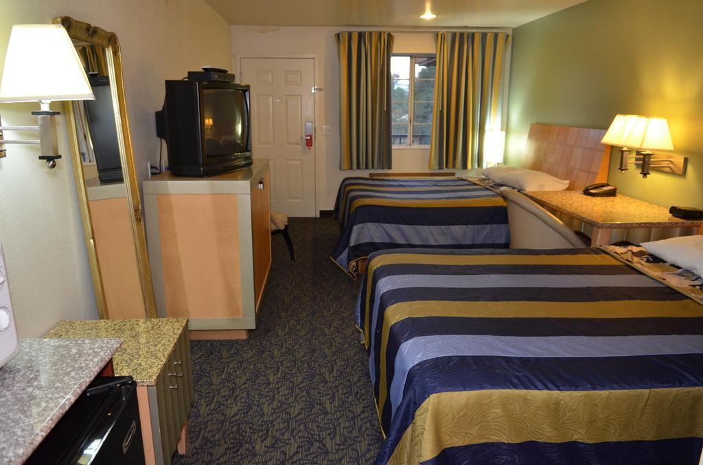 Econo Lodge Portland Airport Екстериор снимка