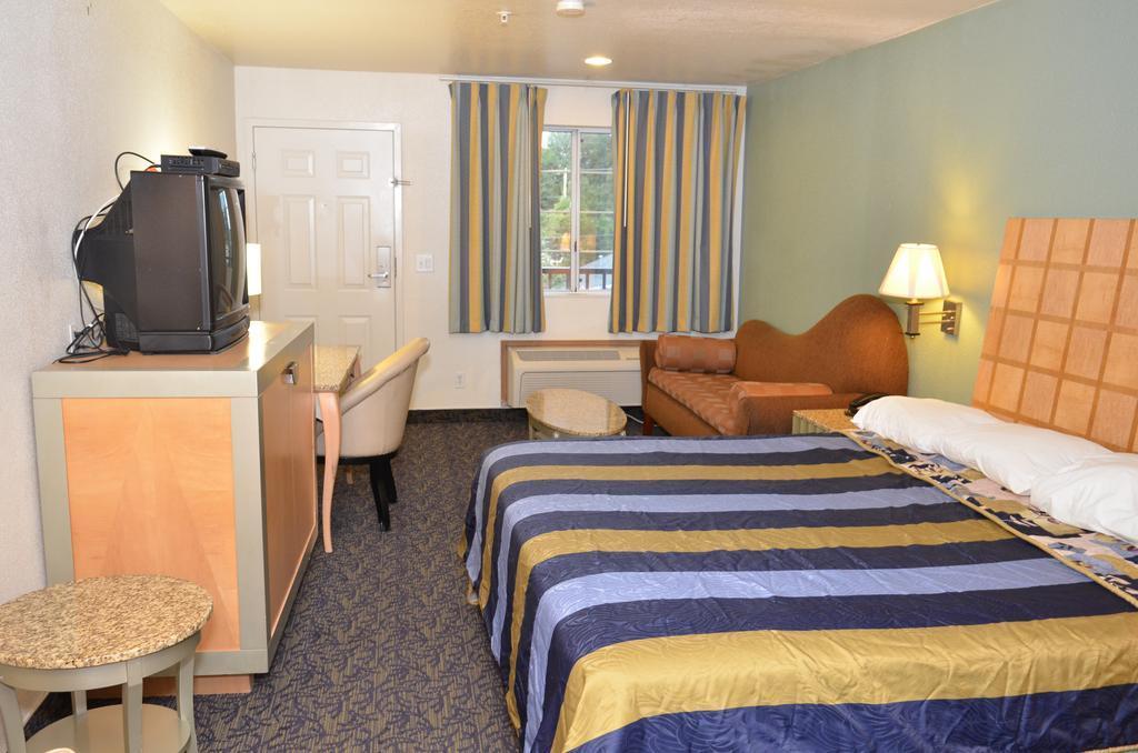 Econo Lodge Portland Airport Екстериор снимка