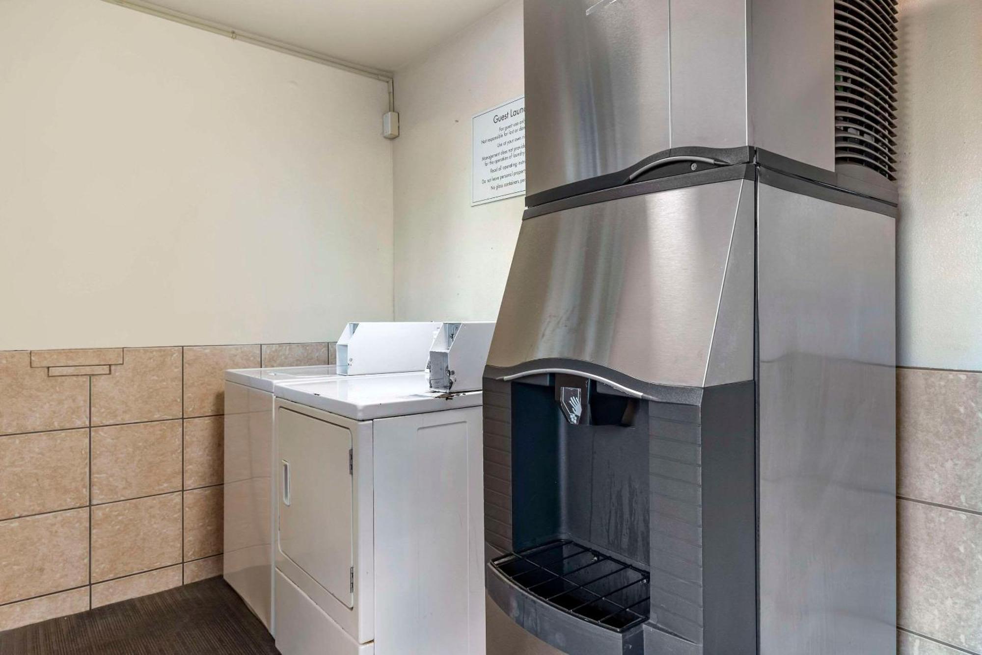 Econo Lodge Portland Airport Екстериор снимка