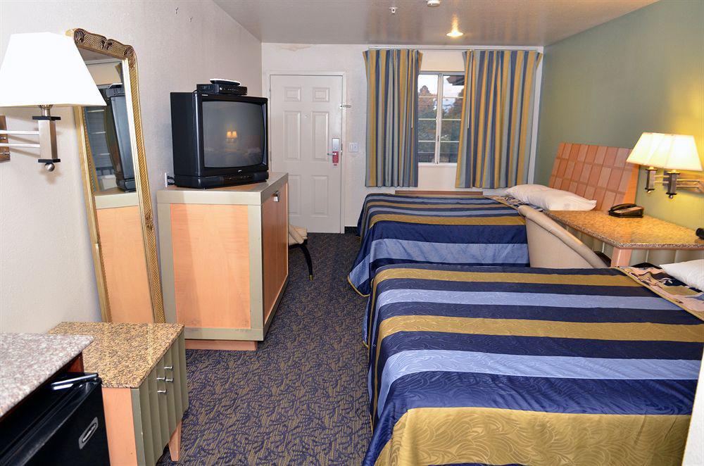 Econo Lodge Portland Airport Екстериор снимка